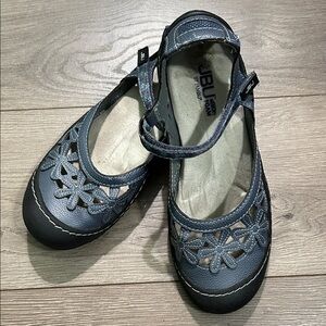 JBU Women's Navy Floral Cut-Out Flats